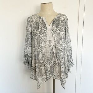 Haute‎ Hippie Tribe Grey Snakeskin Bell Sleeve Handkerchief Hem Top Medium
